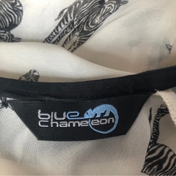 Cute Zebra Blouse Size Medium - Picture 5 of 6